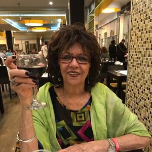 Meet your Posher, Lorraine